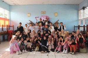 Read more about the article Foto Bersama HGN Kelas 9