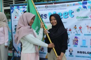 Read more about the article SERAH TERIMA JABATAN SIMBOLIS Pengurus OSIS & MPK